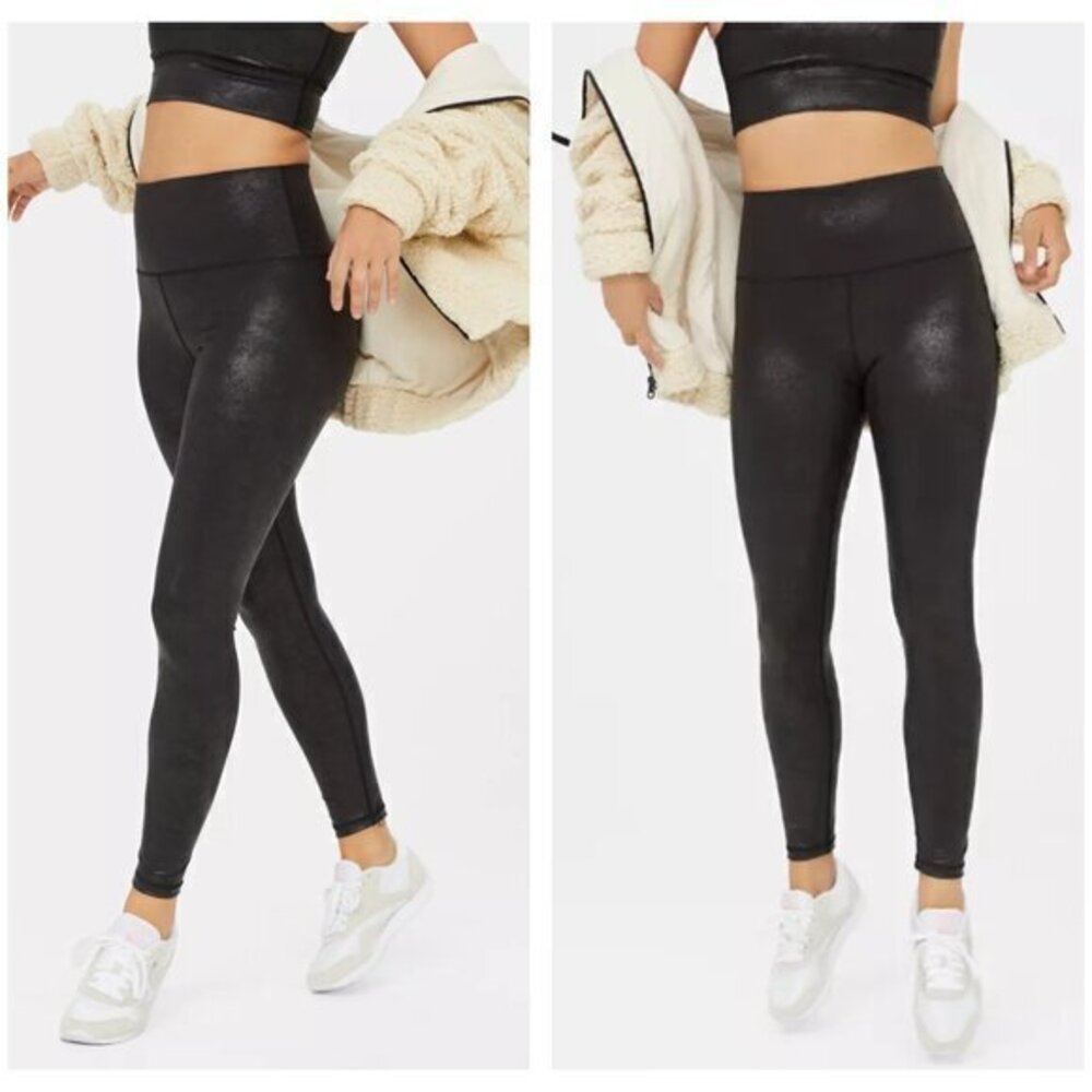 aerie OFFLINE The Hugger High Waisted Crackle Legging M True Black